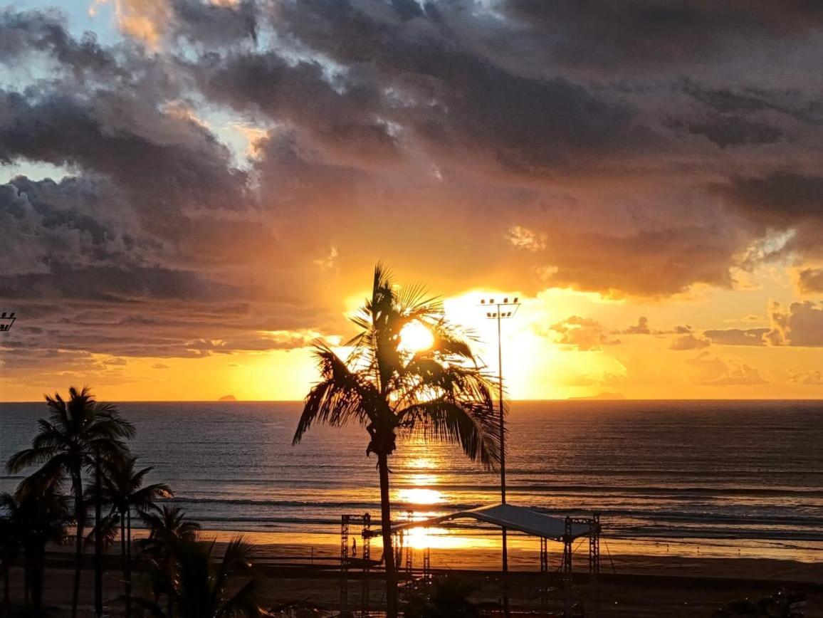 Apto Em Frente Ao Mar - Predio Redondo Peruíbe Exteriör bild